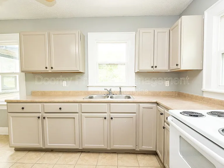 1812 John Ross Rd — Photo 11