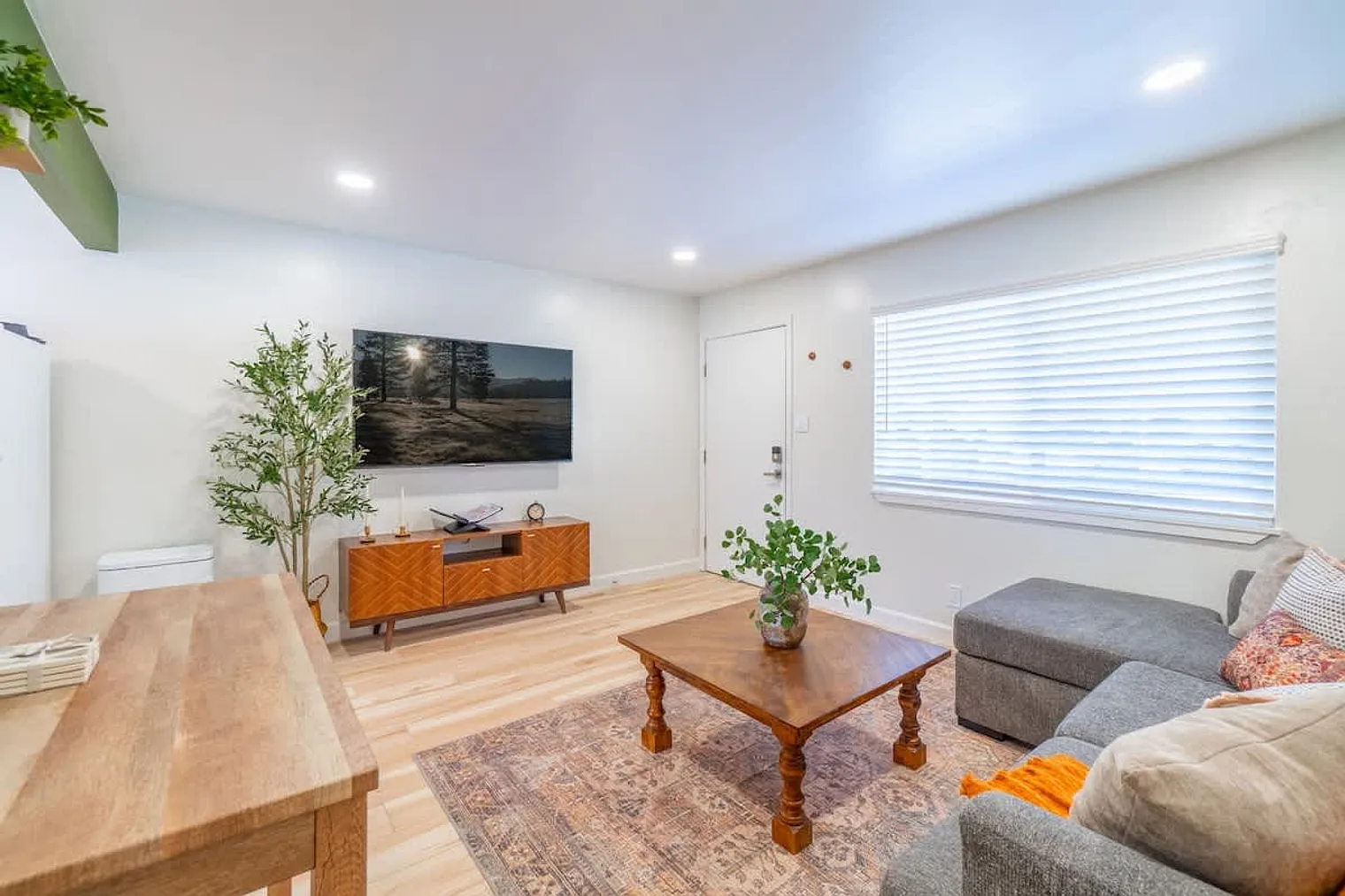 1 bed, 1.0 bath, 796 sqft, $4,144 — Photo 1