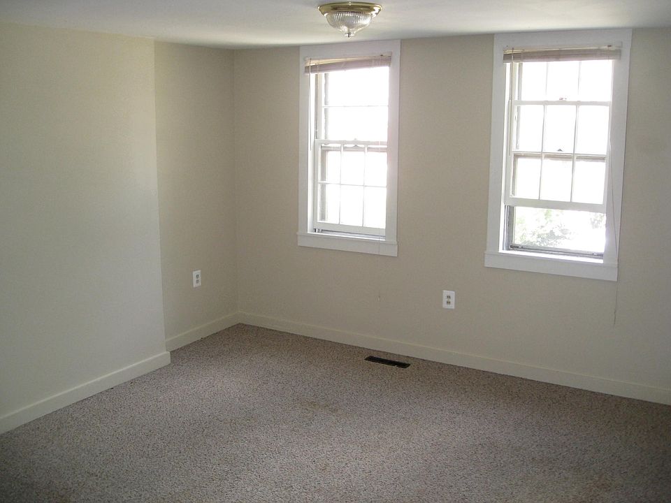 2nd image of 33 Court St #33
