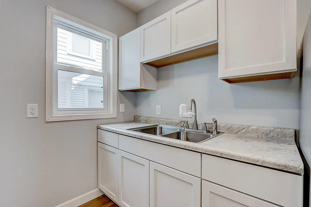 2 bed, 1.0 bath, 950 sqft, $1,370 — Photo 2