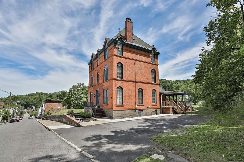 2nd image of 28 STOW Avenue