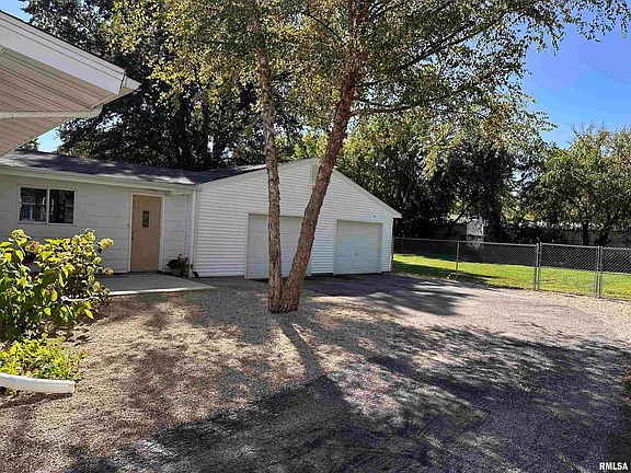 3rd image of 1747 N Milton Ave