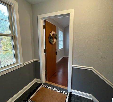 4th image of 2801 Arlington Blvd