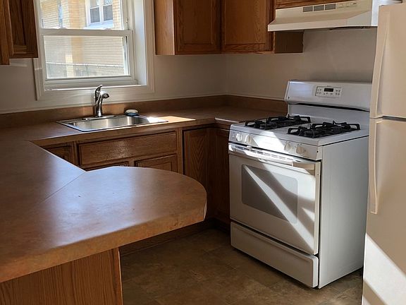 5th image of 5720 W Sunnyside Ave