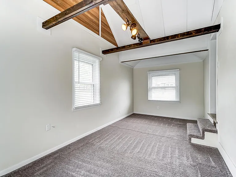 71 Lucas Dr — Photo 38