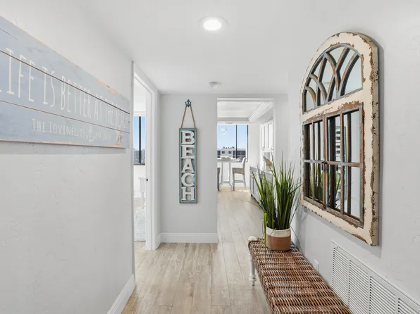 17 Bluebill Ave APT 1101, Naples, FL 34108