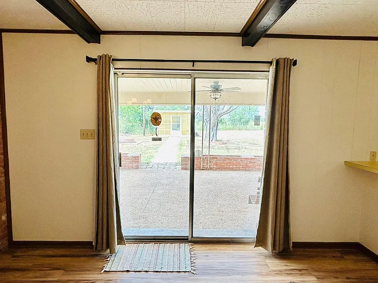 1040 N Highway 80 — Photo 16