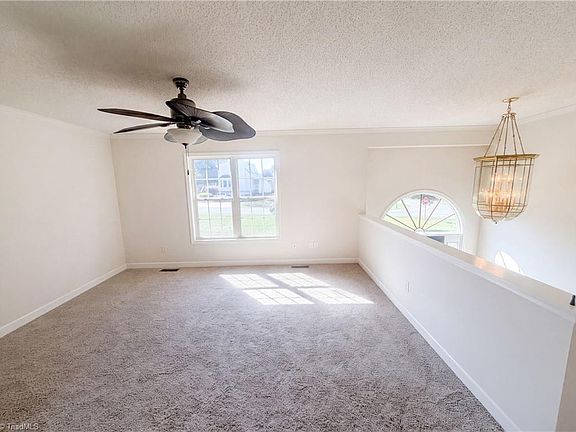 3rd image of 109 Briarcreek Dr