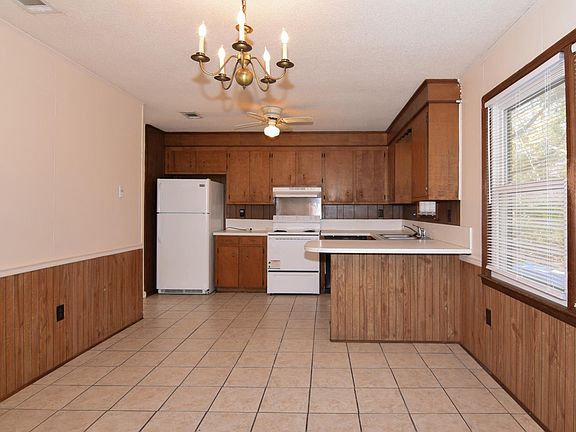 3rd image of 4552 Garwood Dr