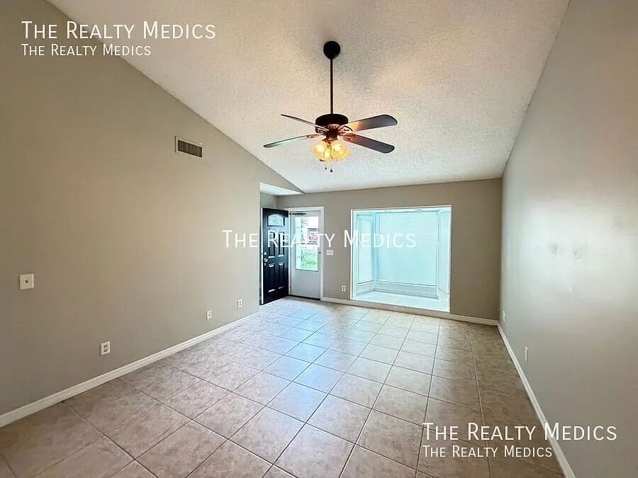 1663 Palm Leaf Dr