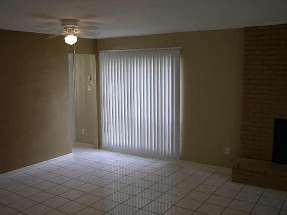 3rd image of 1608 N FAIRMOUNT Avenue