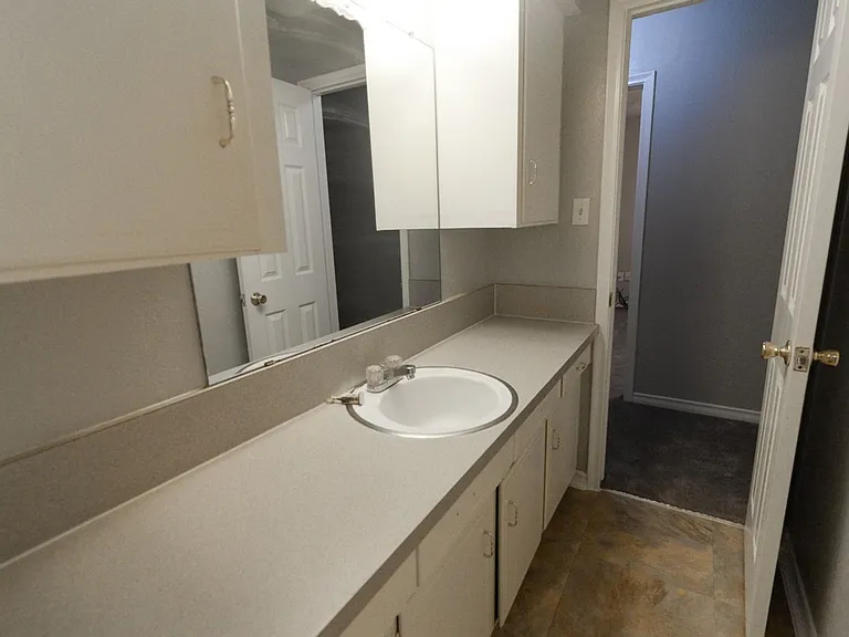 614 N Young Blvd — Photo 6