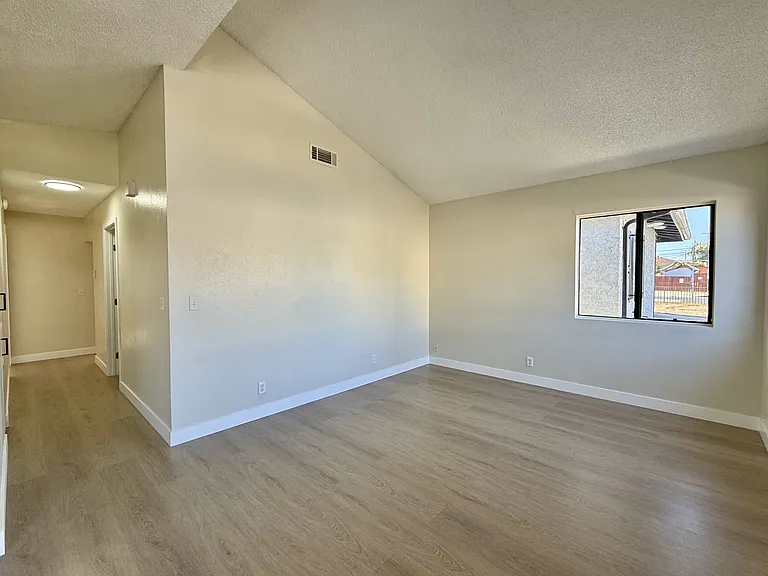 20607 S Harvard Blvd — Photo 3