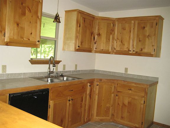 3rd image of 407 S Hammack Ave