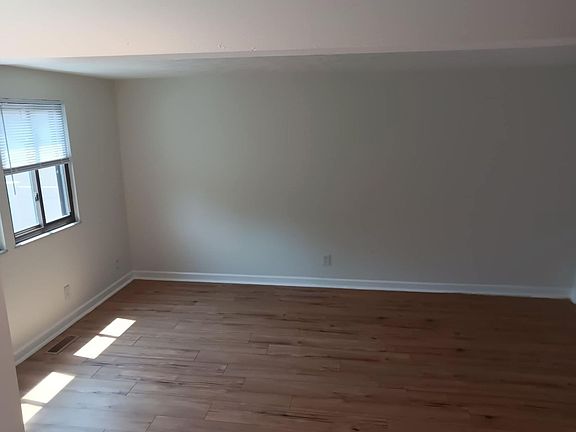 5th image of 6106 Persimmon Tree Ct