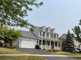 2551 Bluewater Dr, Wauconda, IL 60084