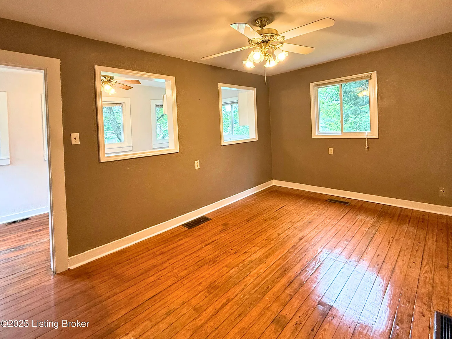 2 bed, 1.0 bath, 700 sqft, $950 — Photo 2