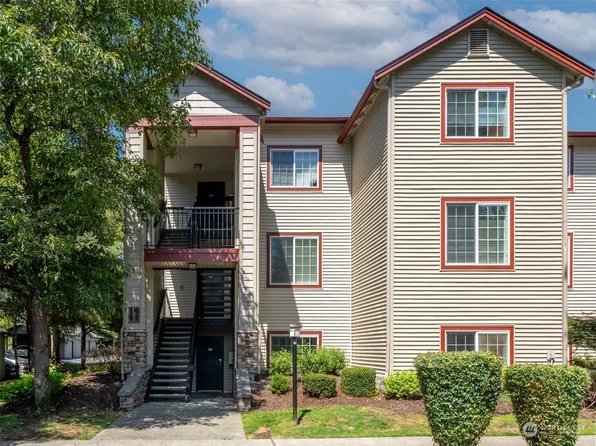 25025 SE Klahanie Boulevard #L101, Sammamish, WA 98029