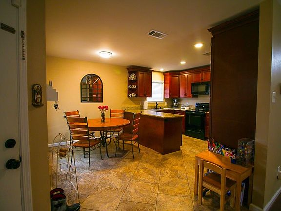 4th image of 427 Tanglewood Dr