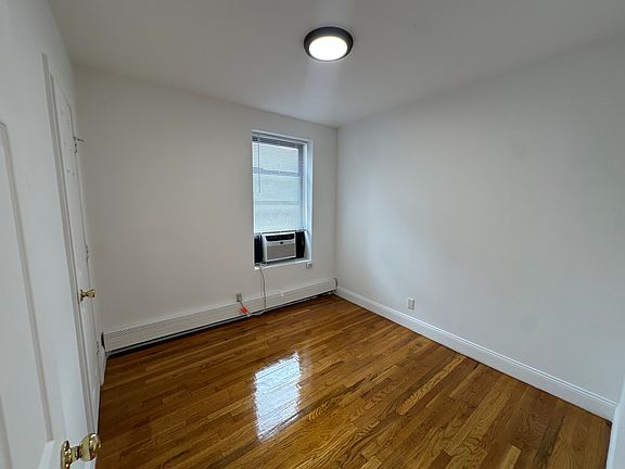 5th image of 392 E 10th St APT 3E