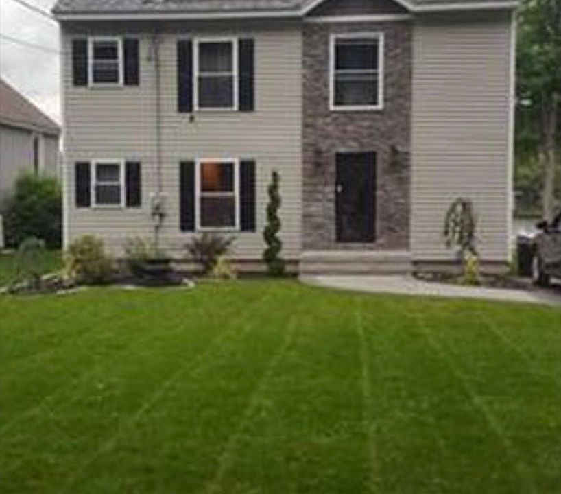 1st image of 19 Parkwood Ln