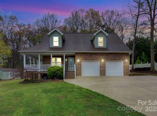 565 Robinhood Rd, Maiden, NC 28650