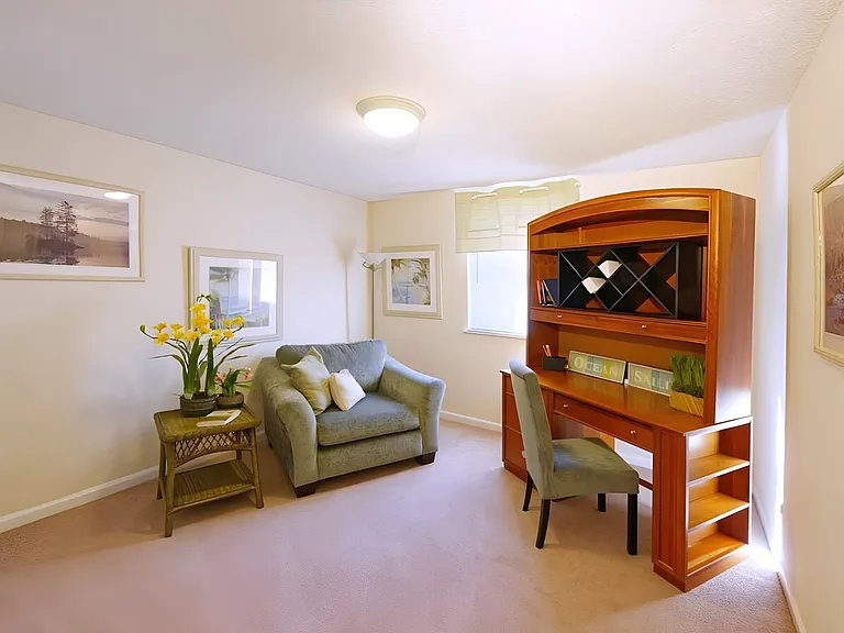 Regency Court — Photo 10
