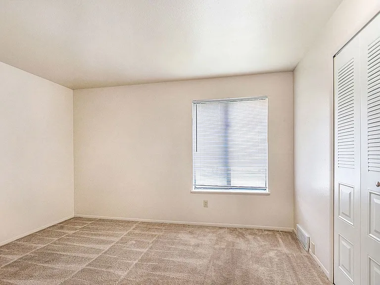 West Wind Apartments — Photo 22