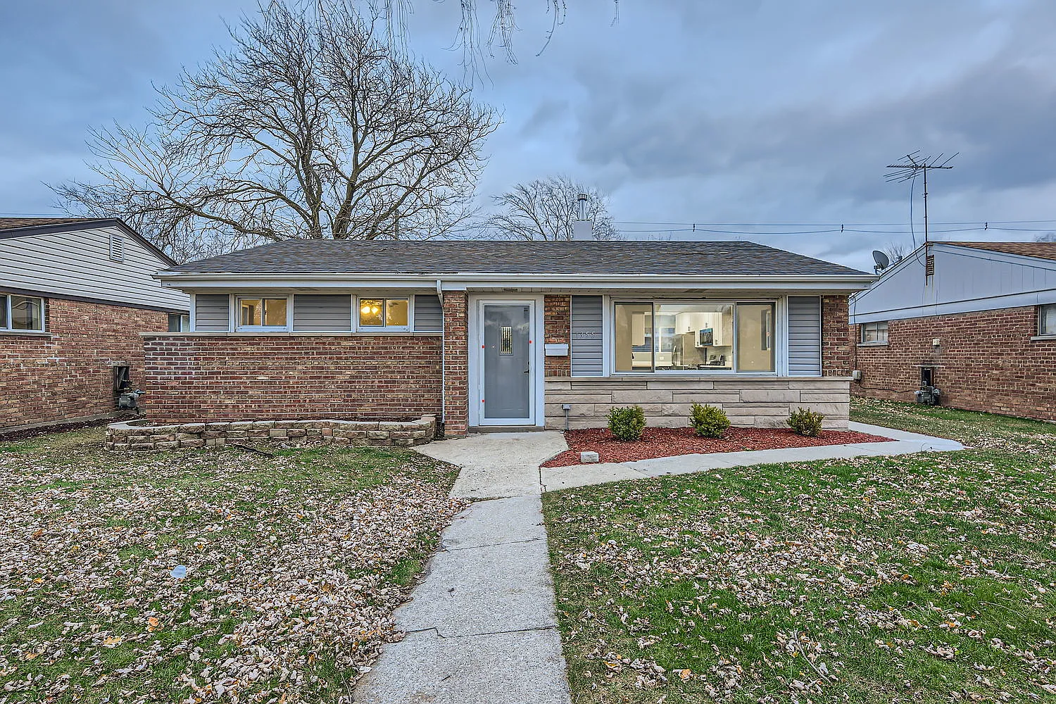 1355 Burnham Ave photo 1