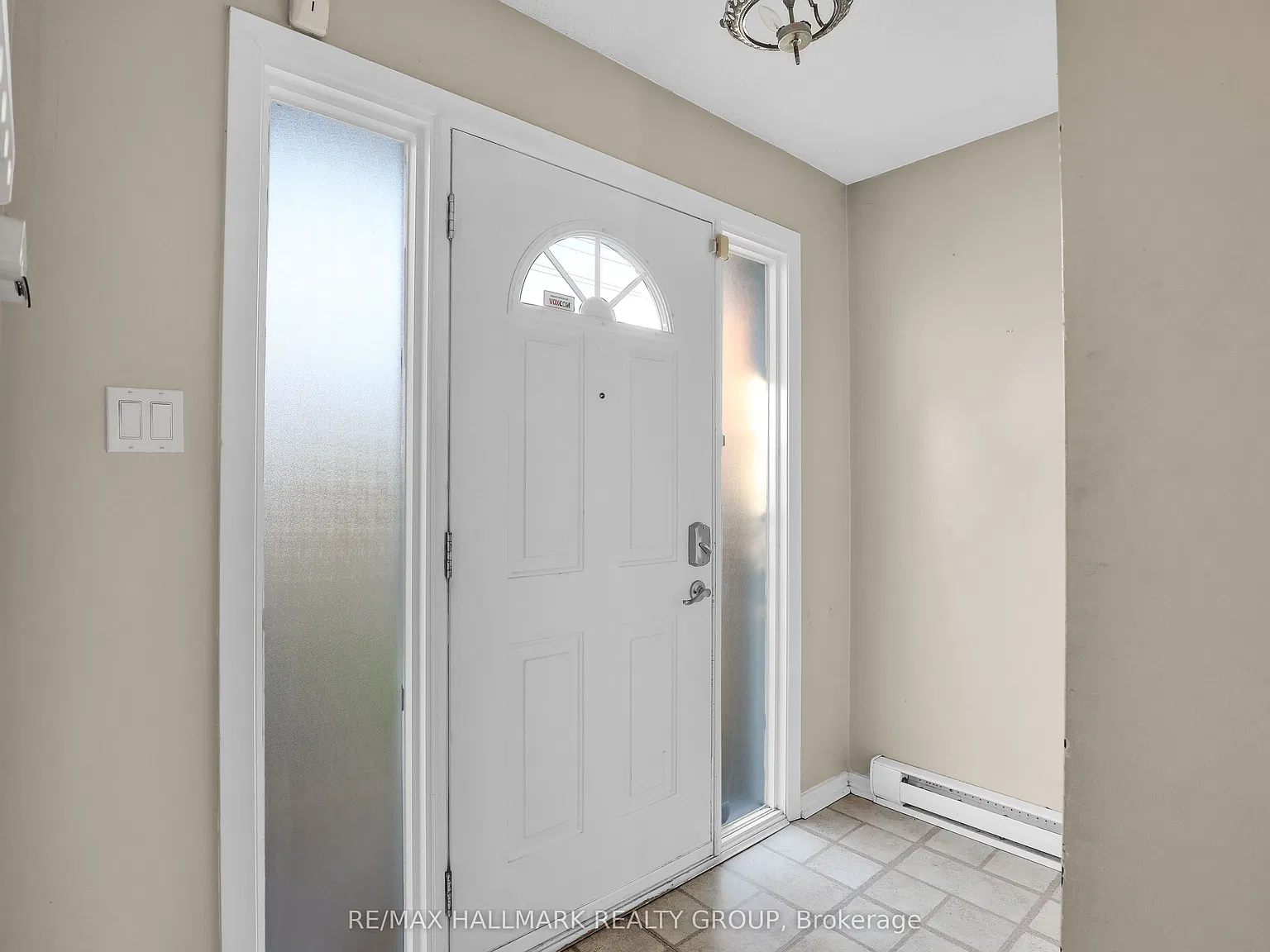 3 bed, $2,500 — Photo 2