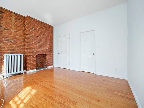 4th image of 207 E 14th St #1AA