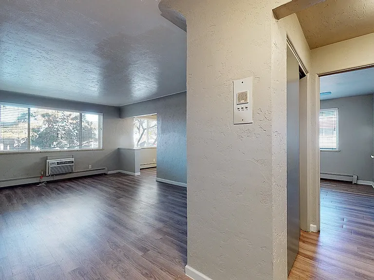 Prince Charles Apartments — Photo 8