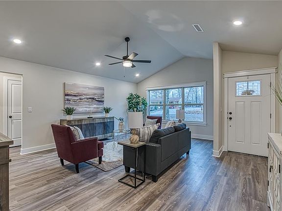 3rd image of 36 Boswell Dr