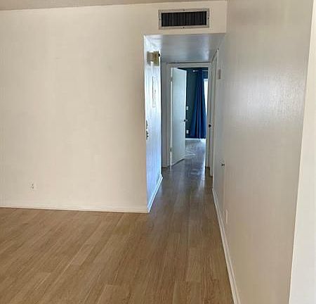 3rd image of 527 Capri Pl #K