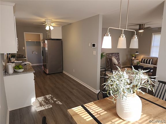 2nd image of 919 Farmer St