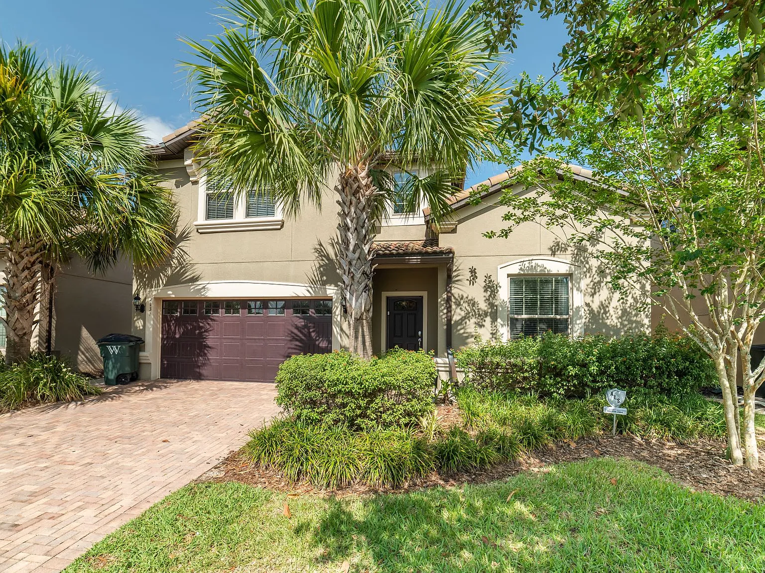 8 bed, 4041 sqft, $3,950 — Photo 1