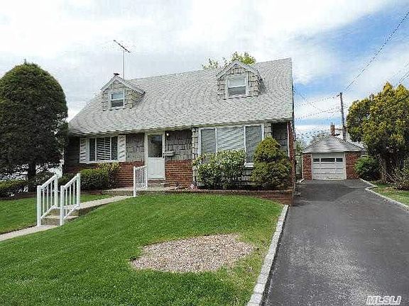 2nd image of 276 Whittier Ave