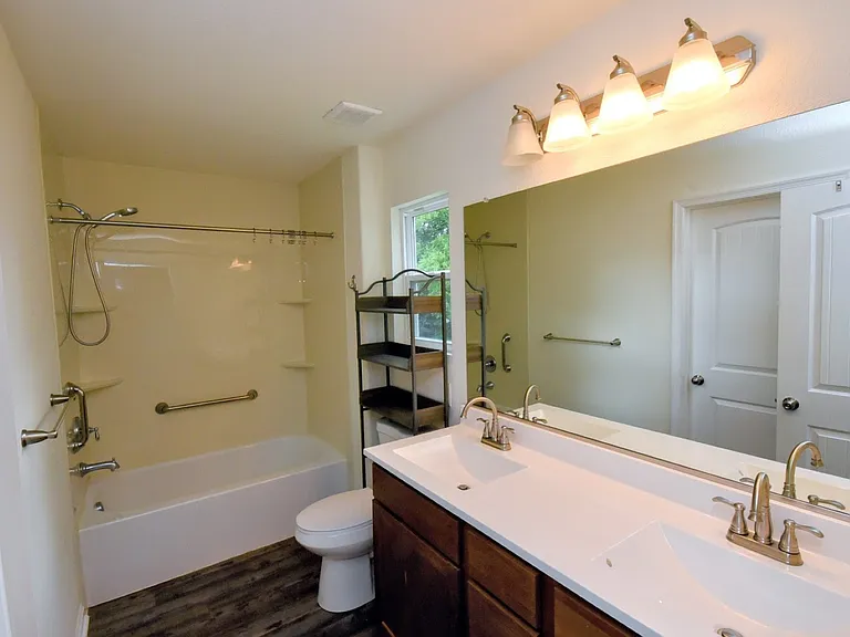 4115 Franklin St — Photo 9
