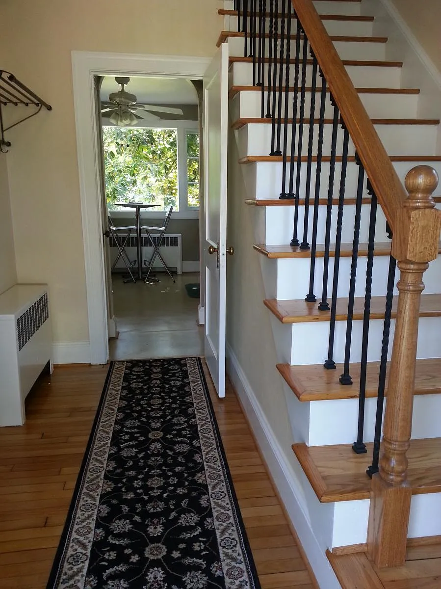 Entry hall - 216 Linden Ave