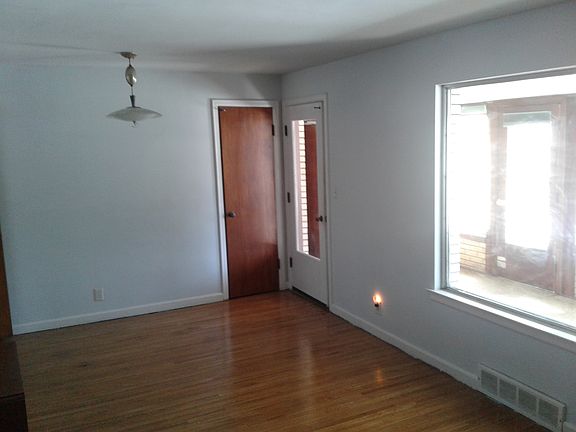 4th image of 313 Smallwood Dr