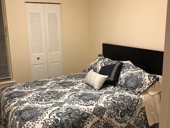 4th image of 1721 S Hayes St #1