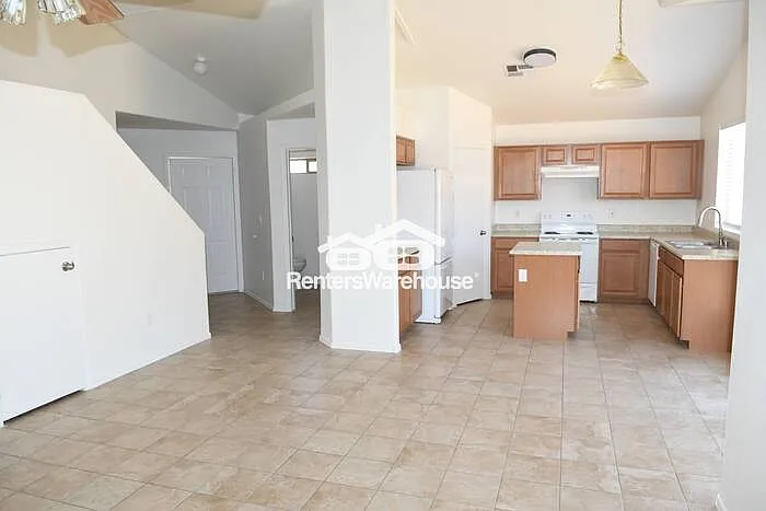 10426 W Oregon Ave — Photo 7