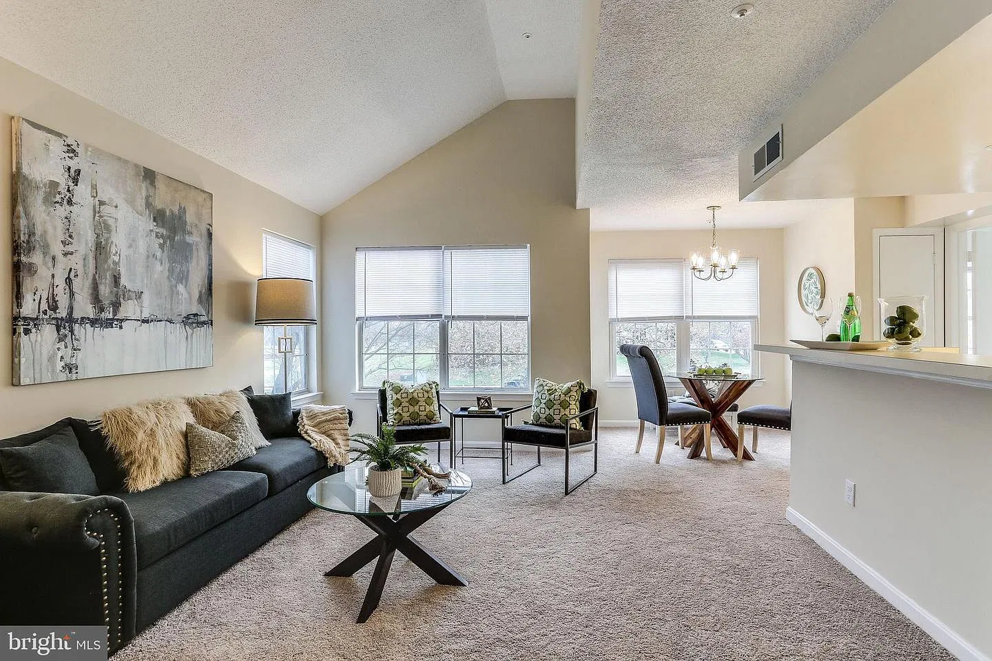 2 bed, 717 sqft, $1,750 — Photo 1