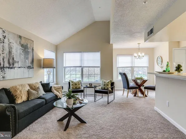 14002 Vista Dr APT 11B, Laurel, MD 20707