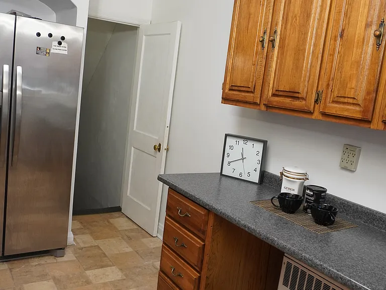 205 E Burke Ave — Photo 11