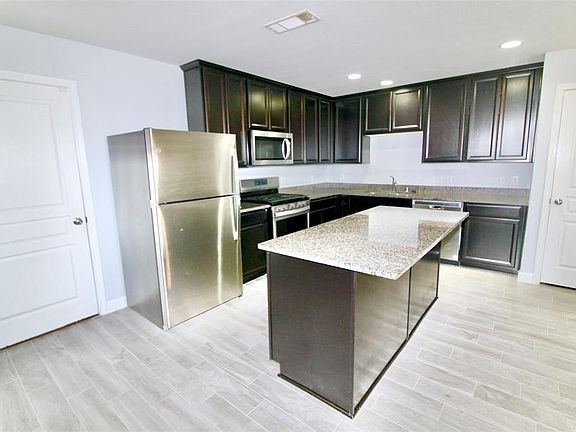 2nd image of 2414 Lawn Crest Dr
