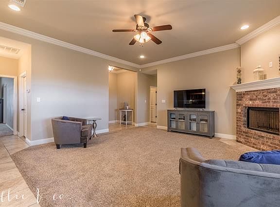 4th image of 233 Southlake Dr