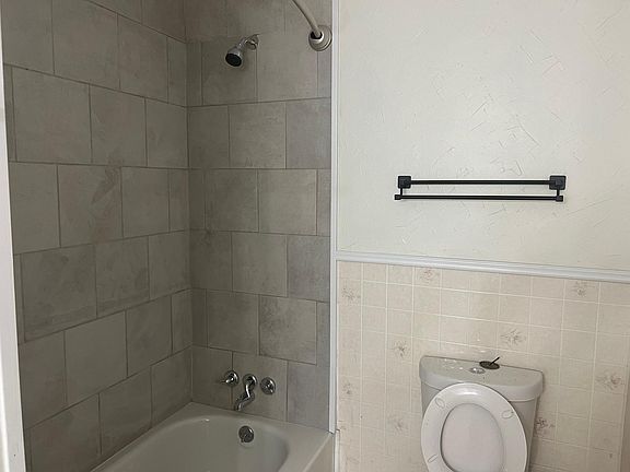 5th image of 2308 Clinton Dr