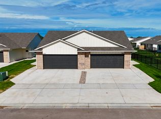 5588-90 N Sandkey Ct, Wichita, KS 67204