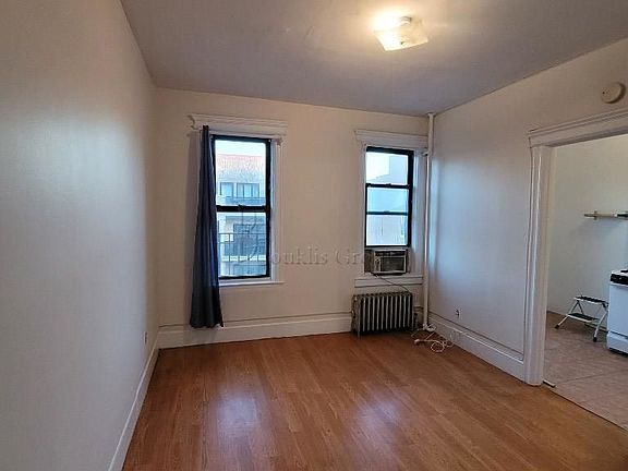 4th image of 30-40 32nd St #14